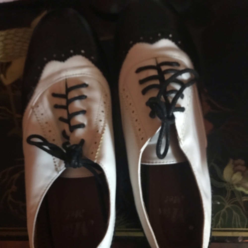 Flat shoes